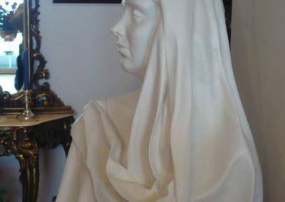 Madonna della Pace, gesso, cm. 52x38x62h